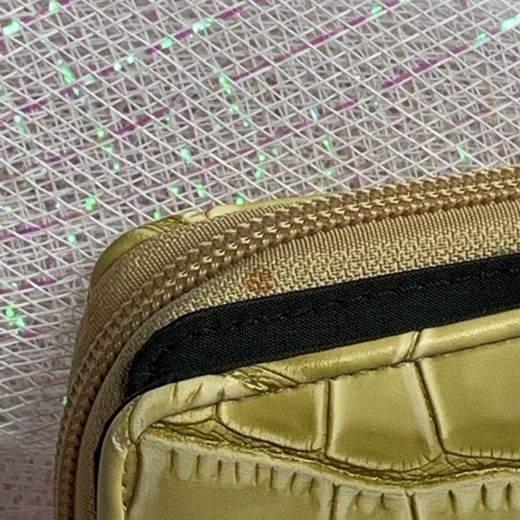 ๐ Kenneth Cole Reaction Clutch Wallet - Picture 4 of 7